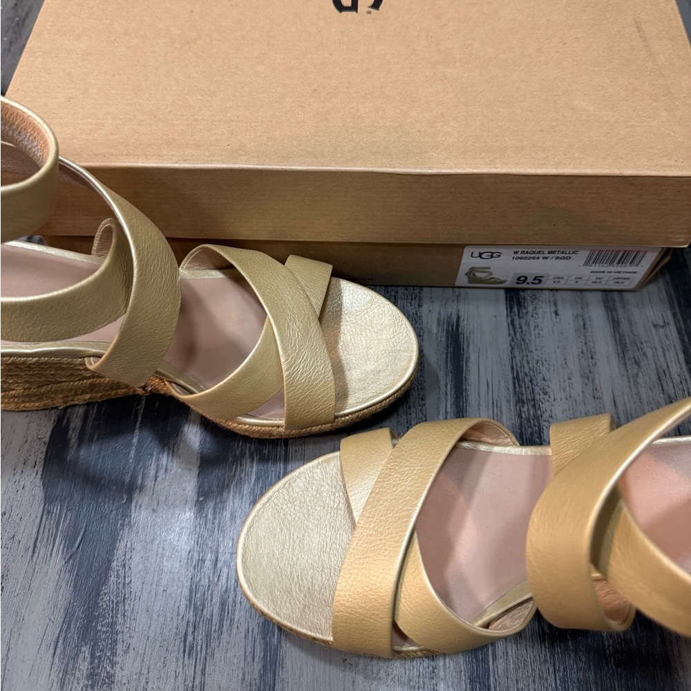 UGG Women’s Raquel Metallic Platform Wedge Sandals In Soft Gold Size 9.5 - Picture 15 of 16